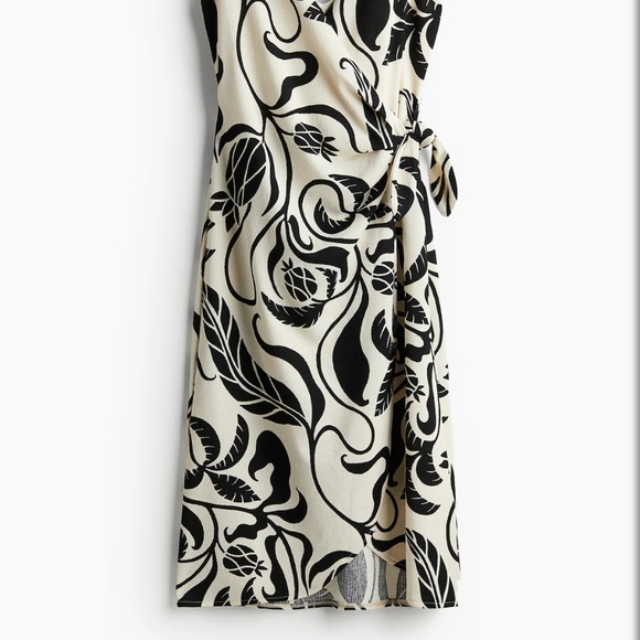 New!! H&M Black and Cream Floral Midi Dress - Picture 4 of 8